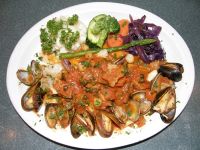 steamed_clams_in_tomato-basil_broth